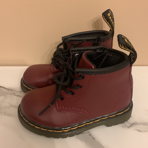 🔥🔥🔥Dr Martens Toddler Size 6 Unisex boots worn Once color Burgundy - Picture 2 of 8